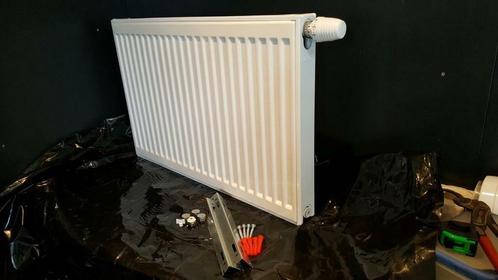 radiatoren 50 cm hoog met zij  en onderaansluiting t6, Doe-het-zelf en Verbouw, Verwarming en Radiatoren, Radiator, Nieuw, 30 tot 80 cm