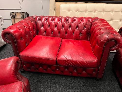 Chesterfield Vintage  Oxblood leren 2 zits Chesterfield Bank, Huis en Inrichting, Banken | Bankstellen, Rechte bank, Gebruikt