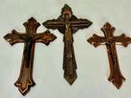 Crucifix (3) - Messing, Metaal - 1960-1970 - set van 3, Antiek en Kunst