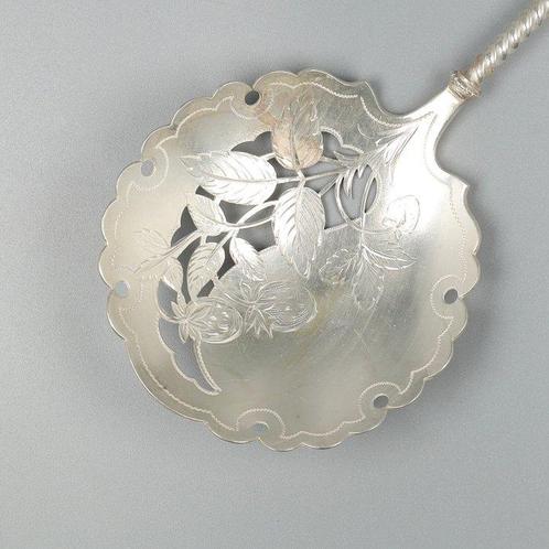J.M. van Kempen NO RESERVE Aardbeien serveerlepel - Lepel -, Antiek en Kunst, Antiek | Goud en Zilver