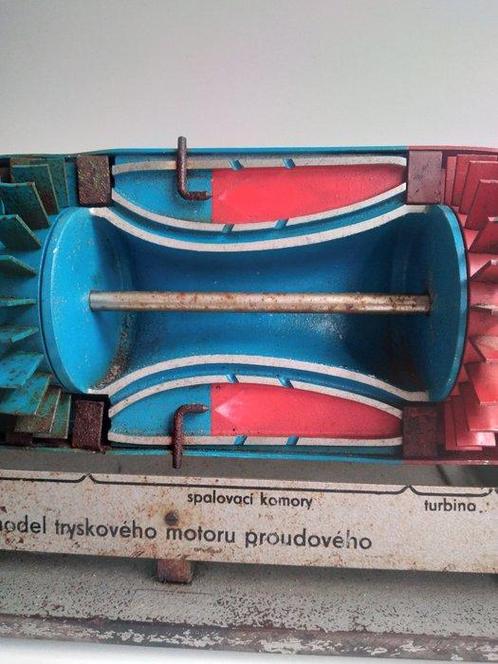 Modelvliegtuig - Vintage Hema Jet Engine Cut - Away, Antiek en Kunst, Antiek | Speelgoed