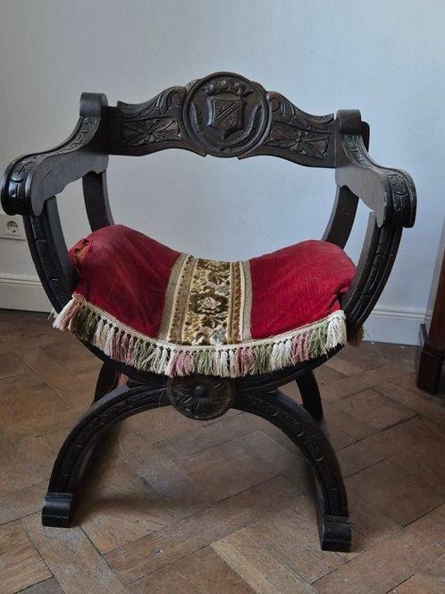 Antiker handgefertigter spanischer Stuhl im Renaissancestil, Antiek en Kunst, Curiosa en Brocante