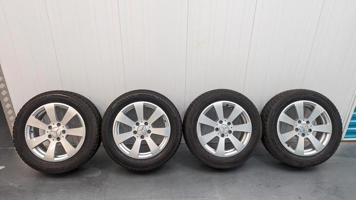 Originele Mercedes winterset 195-60-16 Bridgestone Blizzak, Auto-onderdelen, Banden en Velgen, 16 inch, Winterbanden, 195 mm, Personenwagen