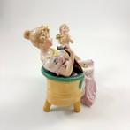 Sitzendorf - Beeldje - Porcelain group figurine of a lady
