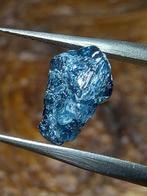 Fonkelende blauwe ruwe diamant. 3,03 karaat. Kleine