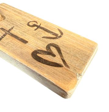 Symbolische houten sleutelhanger met hart, anker en kruis... beschikbaar voor biedingen