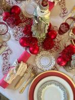 Oud linnen en kanten tafelkleed voor elegante tafels. -