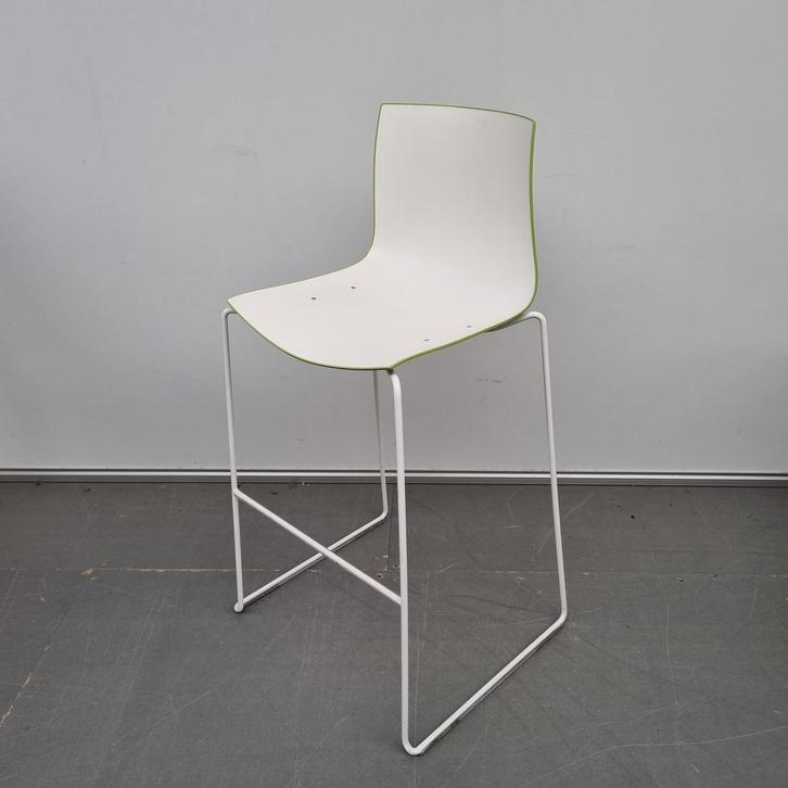 Arper Catifa 46 design kruk - wit met groene achterzijde, Huis en Inrichting, Barkrukken, Ophalen of Verzenden