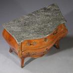 Zeer fraai gebombeerde commode met rijk inlegwerk ca 1920 Ro, Antiek en Kunst, Antiek | Meubels | Kasten, Ophalen of Verzenden
