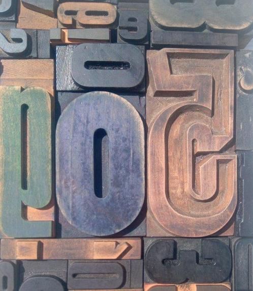 Drukblokken - XL oude typografische letterblokjes - Italië -, Antiek en Kunst, Antiek | Wandborden en Tegels