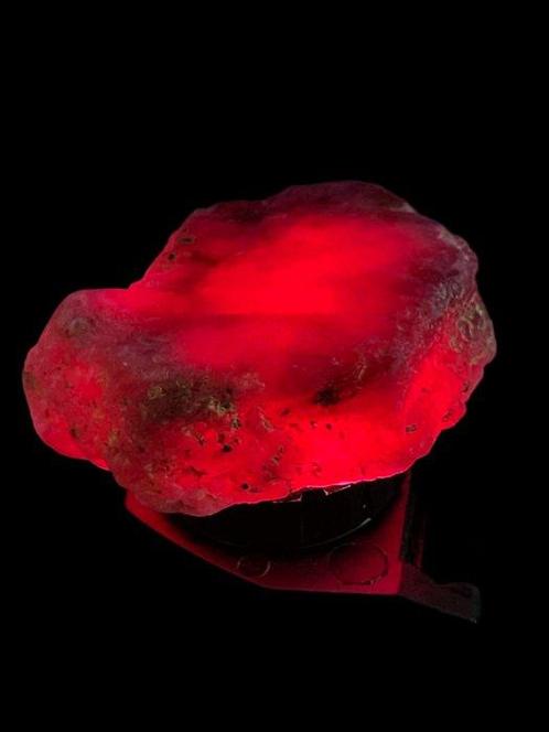 Robijn Ruw. Uitzonderlijk Mozambique Bloedrobijn Kristal., Verzamelen, Mineralen en Fossielen