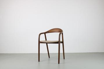 Grote voorraad Artisan Neva stoelen, walnoot, leer beschikbaar voor biedingen