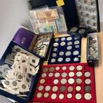 Wereld. Important Lot de 640 Monnaies du monde Dont 200g de