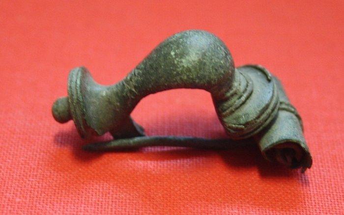 Oud-Romeins, Keizerrijk Brons Fibula - Kniebeschermers, 16, Sieraden, Tassen en Uiterlijk, Antieke sieraden