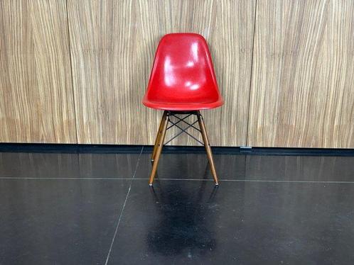 Charles Eames, Ray Eames - Stoel - DSW - Glasvezel, Hout, Antiek en Kunst, Antiek | Meubels | Stoelen en Banken