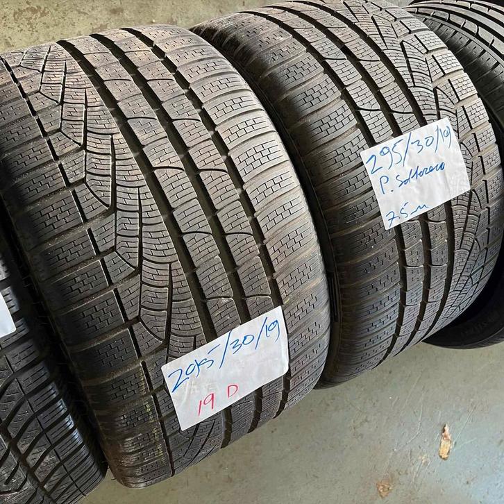 2 x Pirelli 295-30-19 Winterbanden 7,5mm, Auto-onderdelen, Banden en Velgen, 19 inch, Winterbanden, 295 mm, Personenwagen, Gebruikt