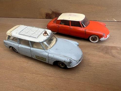Dinky Toys 1:43 - Modelauto (2) - Dinky toys Citroën Ds 19 /, Hobby en Vrije tijd, Modelauto's | 1:5 tot 1:12