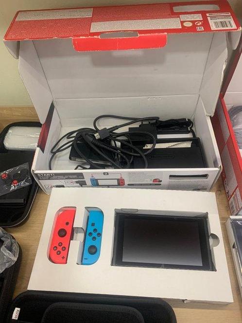 Nintendo - Switch - 3 consoles + accessories (2x V1, 1x V2), Spelcomputers en Games, Spelcomputers | Overige Accessoires