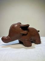 Beeld, Decoratief Vintage Lederen Olifant Beeld - 17 cm -