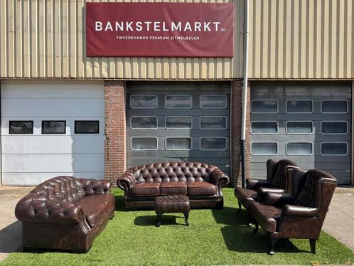 Bankstel CHESTERFIELD  banken + 2 oorfauteuils bruin leer, Huis en Inrichting, Banken | Bankstellen, Rechte bank, Zo goed als nieuw