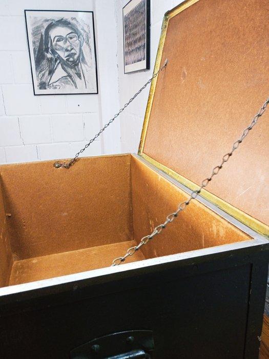 Kist - Grote militaire koffer - Aluminium, Staal, Multiplex, Antiek en Kunst, Antiek | Wandborden en Tegels