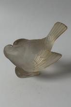 Lalique - Beeldje - Moineau à sa toilette ou moineau coquet, Antiek en Kunst, Antiek | Glas en Kristal
