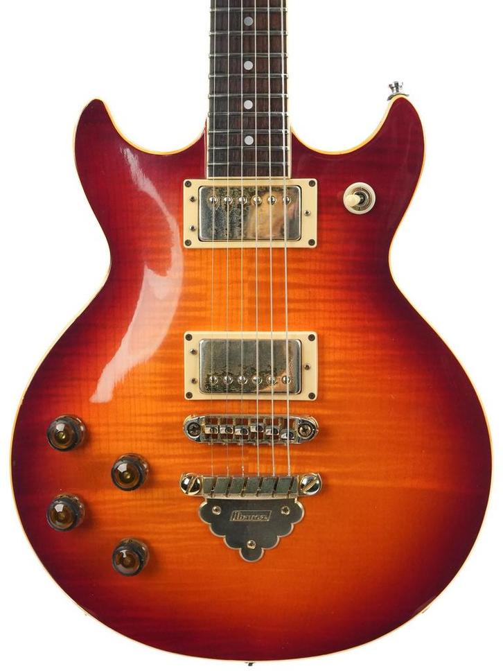 Ibanez Artist AR100L Cherry Sunburst Lefty 1984 (Solid Body), Muziek en Instrumenten, Snaarinstrumenten | Gitaren | Elektrisch