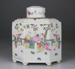 Gedeckte vaas - Famille Rose - Merk - Porselein - China -