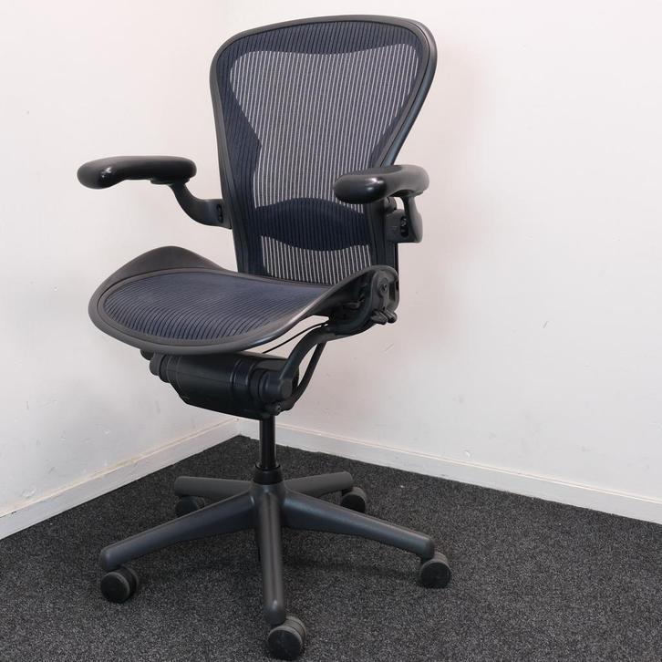 Herman Miller Aeron Type B - Bureaustoel - Blauw Graphite, Huis en Inrichting, Bureaustoelen, Gebruikt