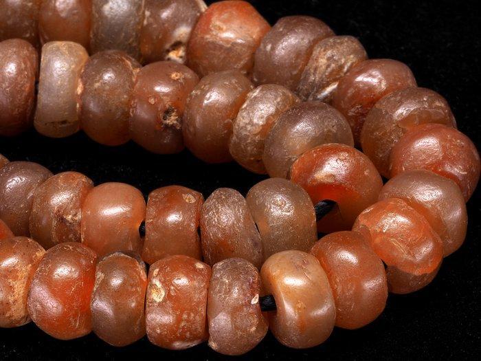 Strand van kralen - Carneool - India - Mali - Oud, Antiek en Kunst, Kunst | Niet-Westerse kunst