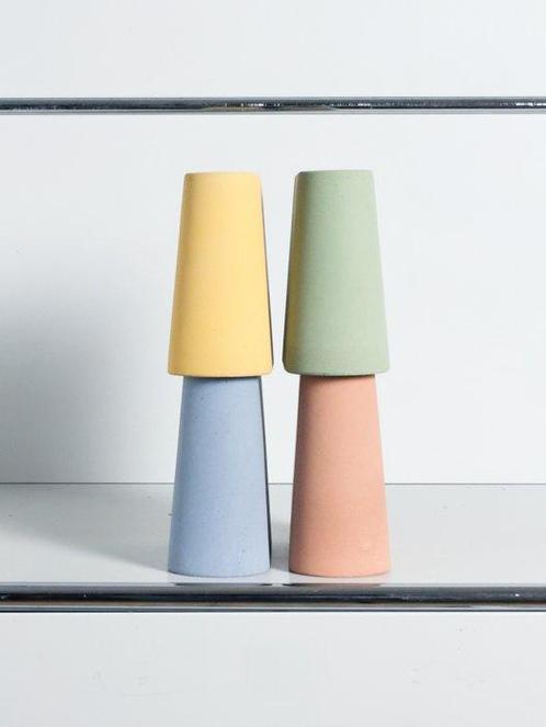 B-Line - Rodolfo Bonetto - Standaard - Aki Jr - cement -, Antiek en Kunst, Antiek | Meubels | Stoelen en Banken