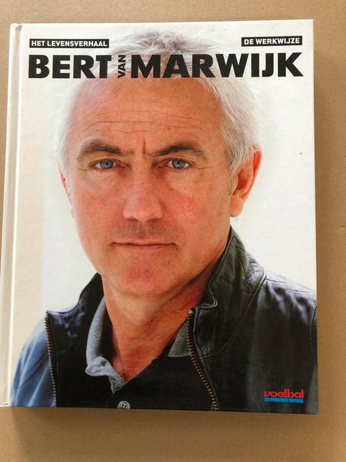 Bert van Marwijk - Het Levensverhaal / De Werkwijze - NIEUW, Boeken, Sportboeken, Balsport, Zo goed als nieuw, Ophalen of Verzenden