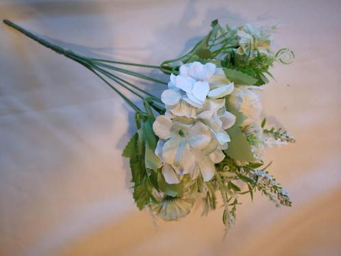 Gemengd boeketje lichtgroen voor bv bruidsboeket of corsages, Huis en Inrichting, Woonaccessoires | Kunstplanten en Kunstbloemen