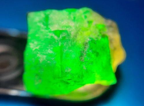 Onbehandelde natuurlijke smaragd - 10,9 ct - Ruw- 2.18 g, Verzamelen, Mineralen en Fossielen