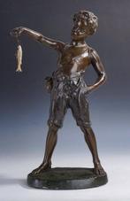 sculptuur, Beeld van een vissende jongen met vangst,