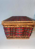 Picknickmand van wilgenhout en stoffen met ruitpatroon in, Antiek en Kunst