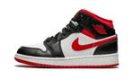 Air Jordan 1 Mid Gym Red Black White (GS), Nieuw