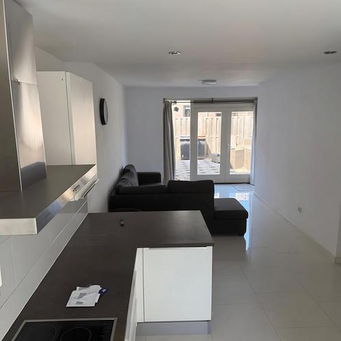 Gestoffeerd appartement met tuin en wasmachine, Huizen en Kamers, Huizen te huur, Direct bij eigenaar, Almere, Appartement