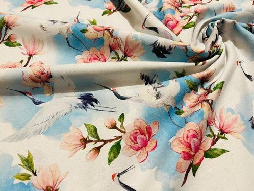 Celestiale Eleganza - Katoenen Stof met Kraanvogel en, Antiek en Kunst, Antiek | Kleden en Textiel
