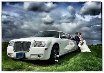 Trouwen trouwauto trouwvervoer huur een chrysler limousine beschikbaar voor biedingen