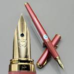 Pilot - Cavalier (pink) - Gold plated alloy nib (M) - Vulpen, Verzamelen, Pennenverzamelingen, Nieuw