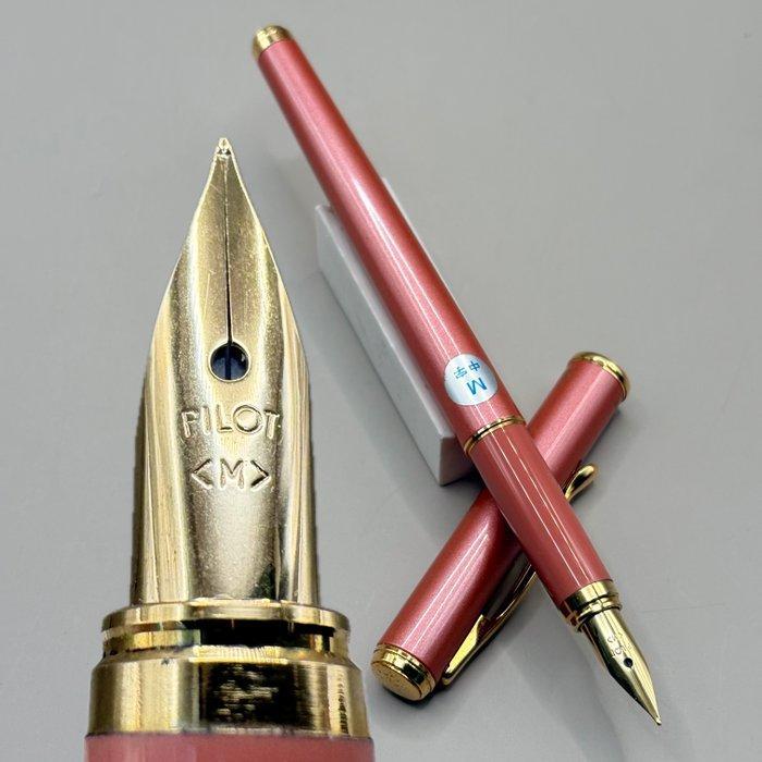 Pilot - Cavalier (pink) - Gold plated alloy nib (M) - Vulpen, Verzamelen, Pennenverzamelingen