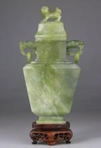 Vaas-sculptuur - Roos - Sokkel van rozenhout - Steen,