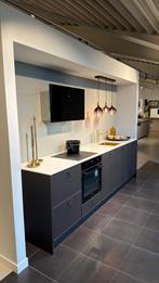 Luxe Keller showroomkeuken, gebeitst fineer met AEG en Miele, Ophalen, Zwart, Enkelwandige keuken, Composiet