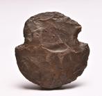 Neolithisch Groene Jaspis neolithische disc met inkepingen, Antiek en Kunst