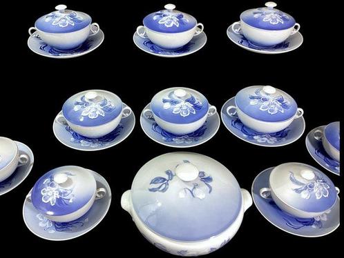 Bing & Grondahl - Tafelservies voor 12 (25) - Modello, Antiek en Kunst, Antiek | Meubels | Tafels