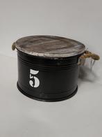 Opberg blik, zwart metaal/houten deksel, Dia 40 cm H. 27 cm., Nieuw, Ophalen