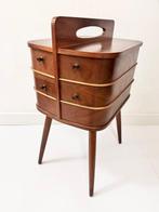 Naaidoos - Teak, Antiek en Kunst