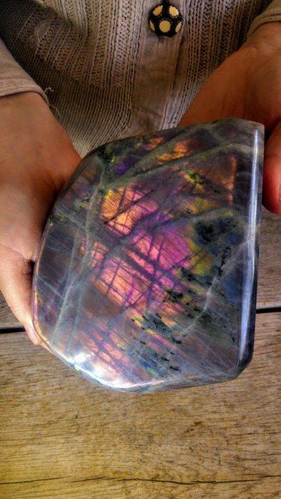 Labradoriet - zeldzaam goud + paarse roze kleur chameleon, Verzamelen, Mineralen en Fossielen