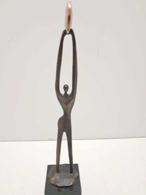 Beeldje - Op weg naar een zonnige toekomst - Brons, Antiek en Kunst, Curiosa en Brocante